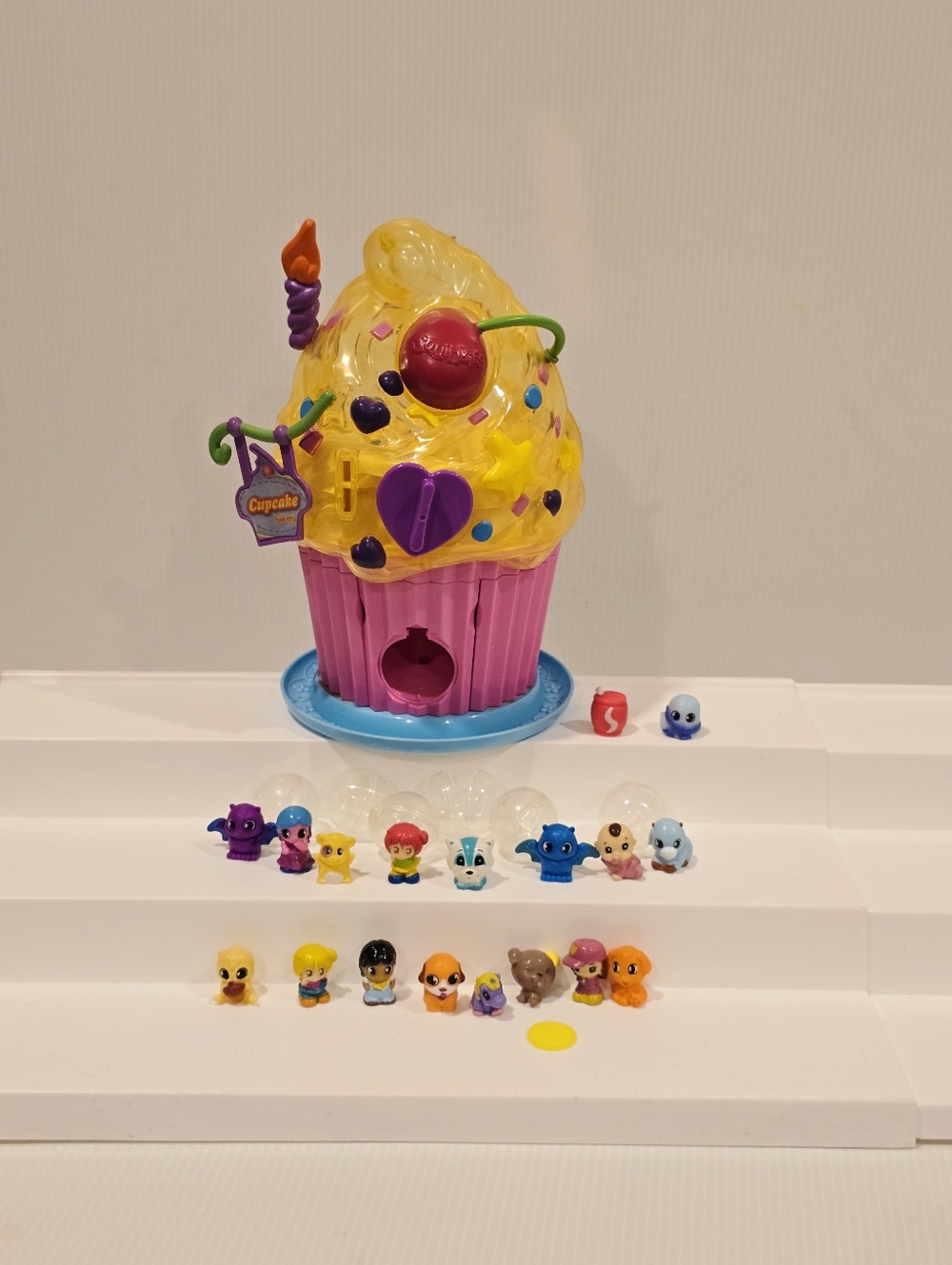Squinkies Cupcake Surprise Bake Shop and Mini Figure Set
